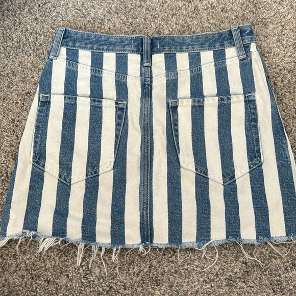Abercrombie and Fitch women’s Jean skirt size 2 - Picture 3 of 3